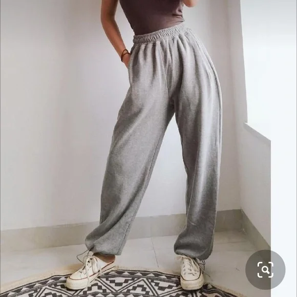 Woman’s Cinch Bottom Sweatpants. Size -M-L - Picture 14 of 16